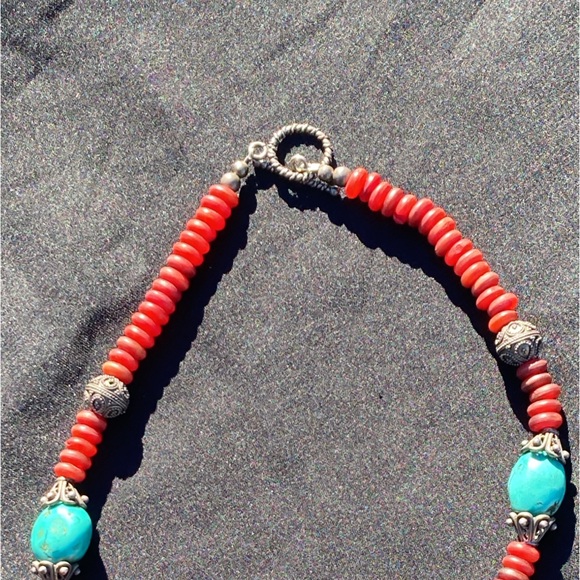 FAUX TURQUOISE NECKLACE W/ REDDISH BROWN & ANTIQUE SILVER-TONE DECORATIVE BEADS - Picture 3 of 6
